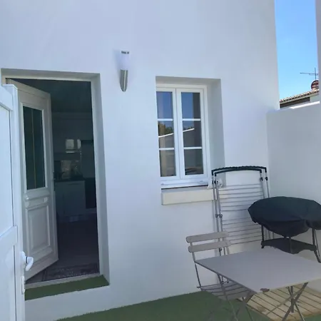 Maisonnette à 30 Mètres De La Hébergement de vacances Saint-Denis-dʼOléron